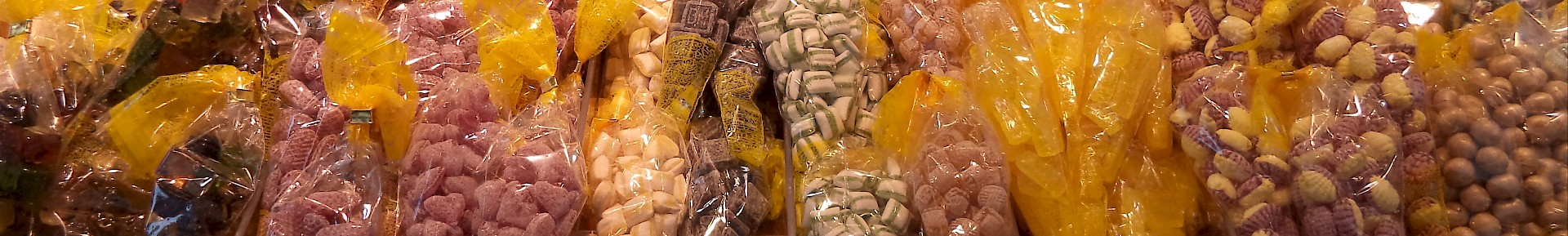 Buy self-made candy on the Christmas market